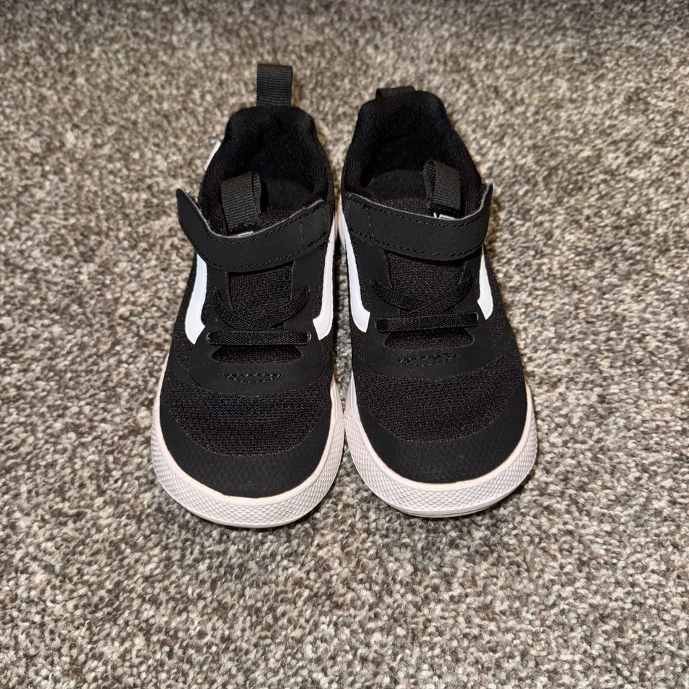 Vans Black and White Sneakers Classic Low-Top Design